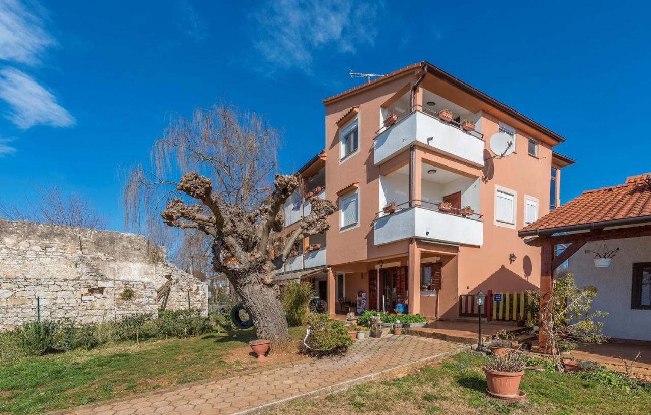 Apartments Ulika Červar-Porat Extérieur photo